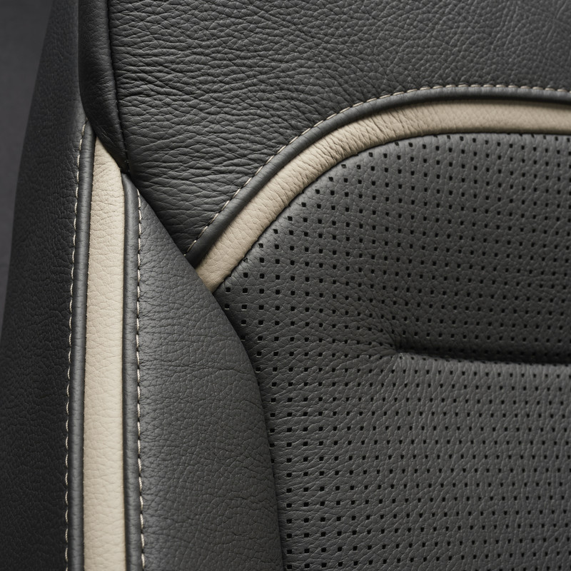 Beautiful-leather-trimming-of-chairs-in-New-Generation-DAF-trucks.jpg