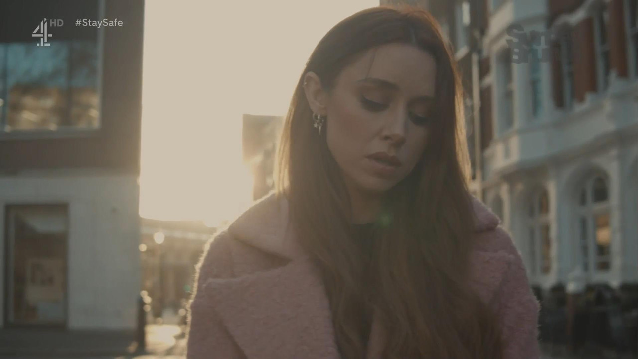 Una Healy 160820.mp4_snapshot_00.15_[2020.08.16_21.43.06]