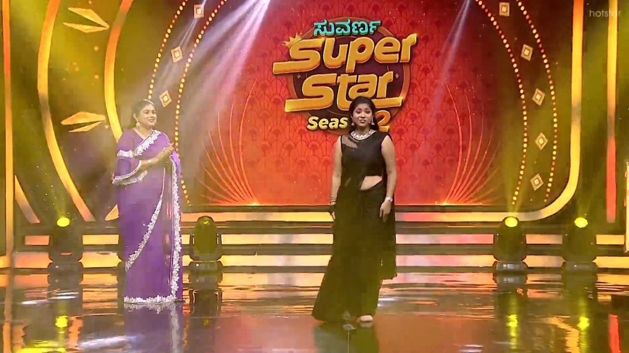 Hot Kannada Girl Open Big Navel show in Black Saree.mkv_snapshot_00.09.777