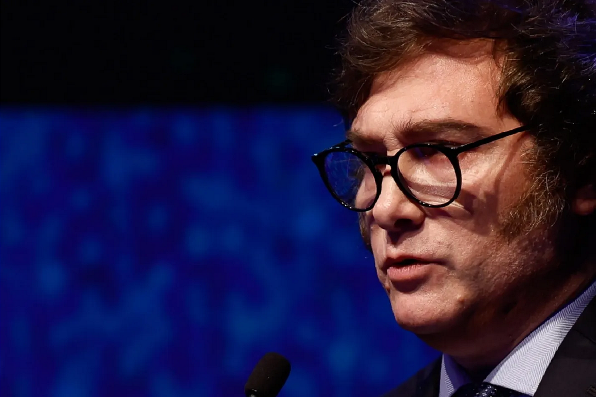 Milei usará la “motosierra” y cortará el número de empleados públicos en 2024