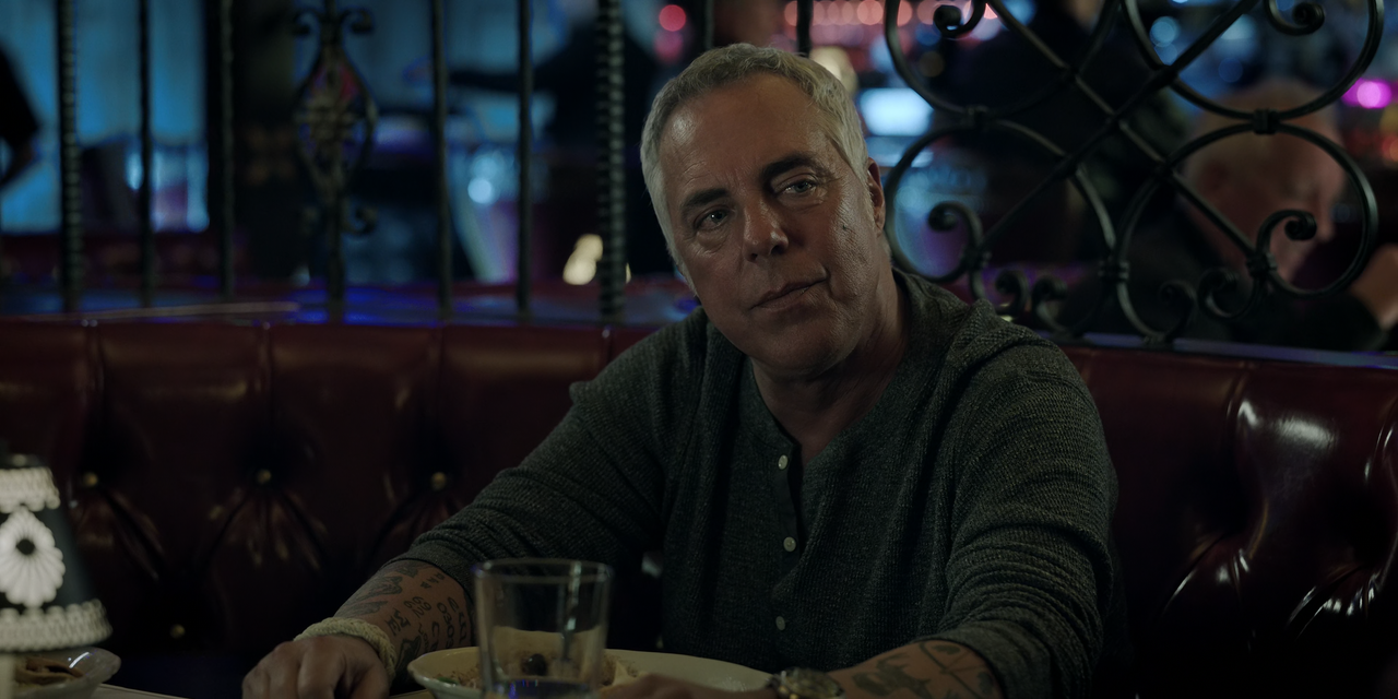 Bosch.Legacy.S03E01.Goes.Where.It.Goes.2160p.10bit.AMZN.WEB-DL.DDP5.1.HEVC-Vyndros.mkv_snapshot_15.4
