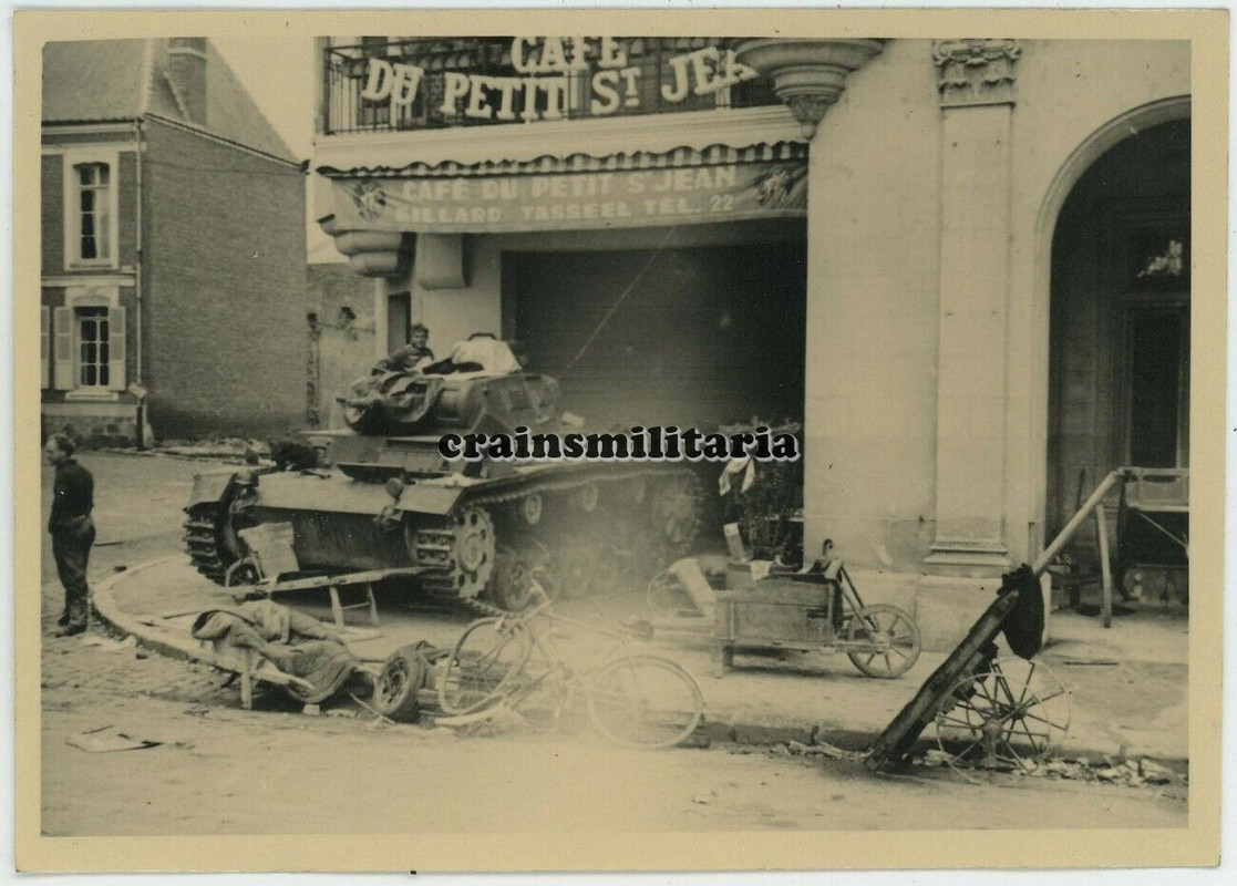 Orig. Foto Panzer III Tank in PÉRONNE Somme Frankreich 1940 Pero