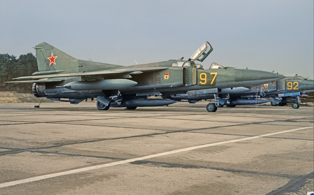 19 GvAPIB Mig-23UB 97 Yellow (2)b