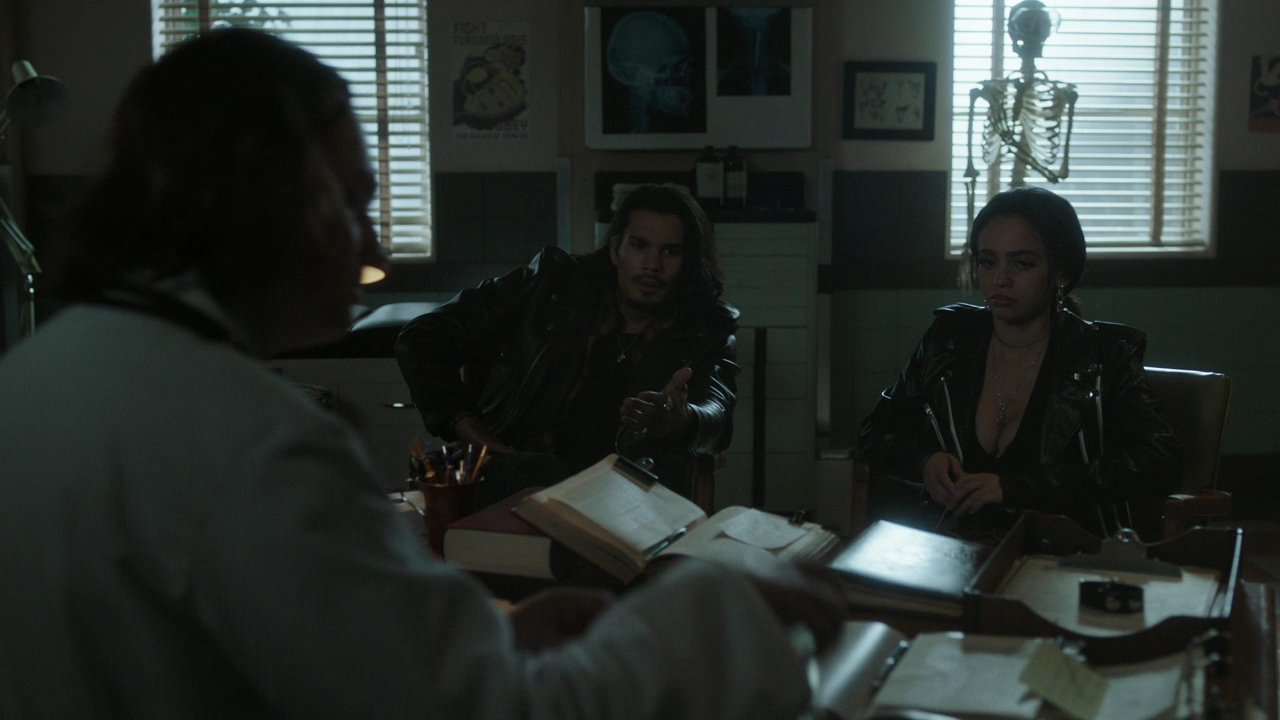 Riverdale.S06E01.Benvenuti.a.Rivervale.720p.WEBMux.ITA.ENG.x264-BlackBit[screenshot 2]