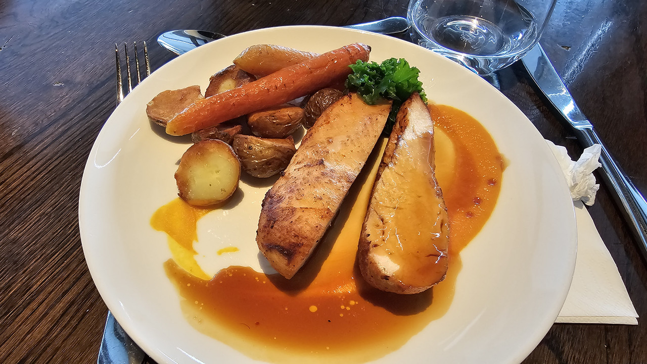 主菜，雞胸肉、胡蘿蔔、馬鈴薯