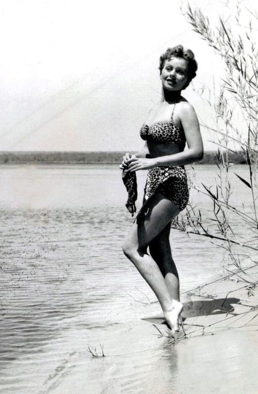 Jeanne_Crain_b32