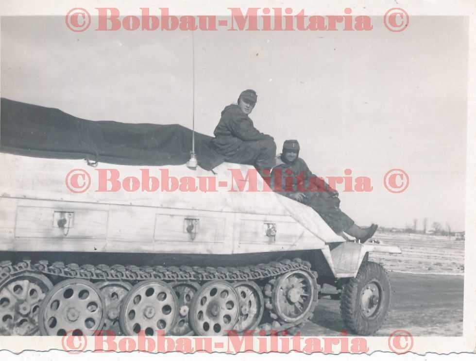 Russland schw.Panzerjäger Abt.655 mit SdKfz 251 mit MG weiße Wintertarnung3