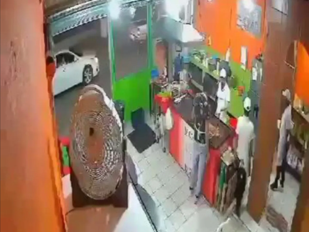 Taquero acuchilla a su compañero tras discusión por bajarle la música: Video