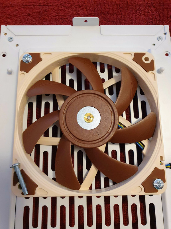 Fans_NR200P_Bottom