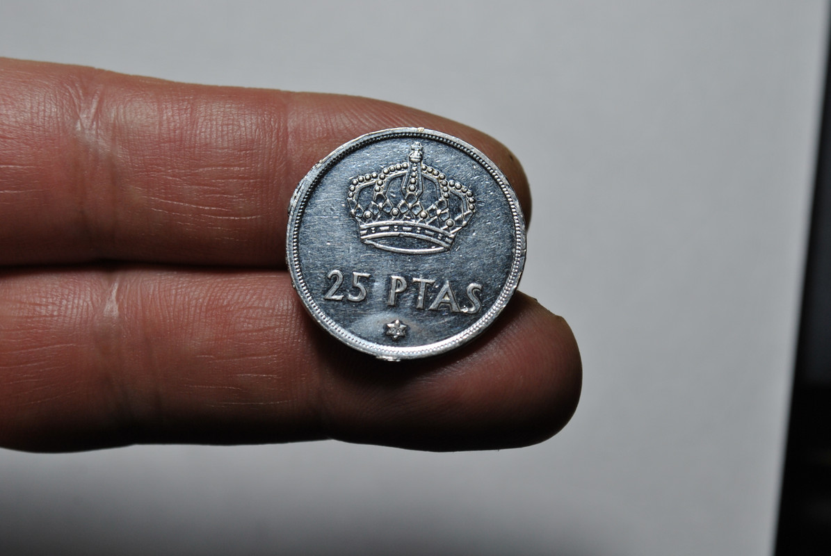 Moneda falsa de 25 pesetas de Juan Carlos 1975 (76) DSC-1303