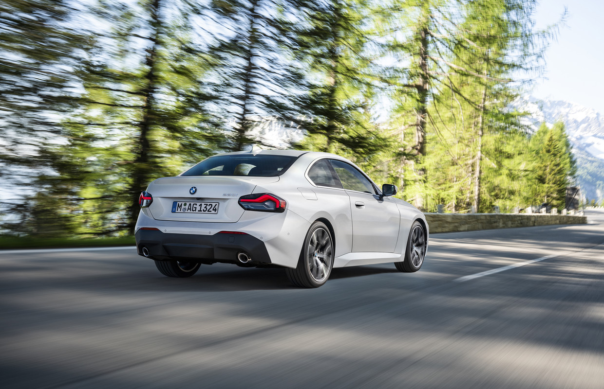 P90428492_highRes_the-all-new-bmw-220i