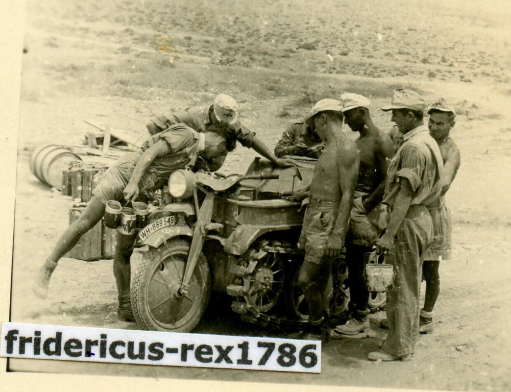 Foto WH in Afrika DAK Halbkettenfahrzeug Kettenkrad NSU in der Wüste Soldaten