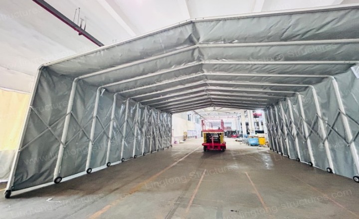 Retractable tent used at docks and freight yard