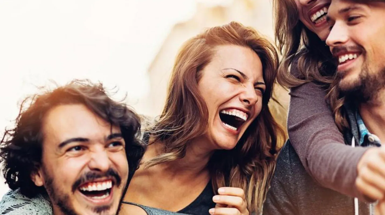 ¿Reírse más en el trabajo puede aliviar el estrés?