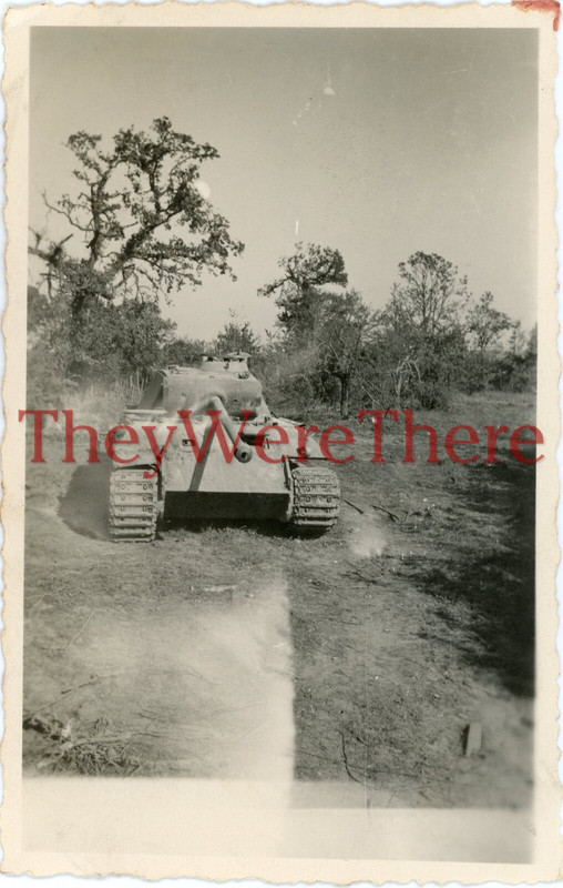 CAPTURED GERMAN PANTHER TANK - FRANCE (2)