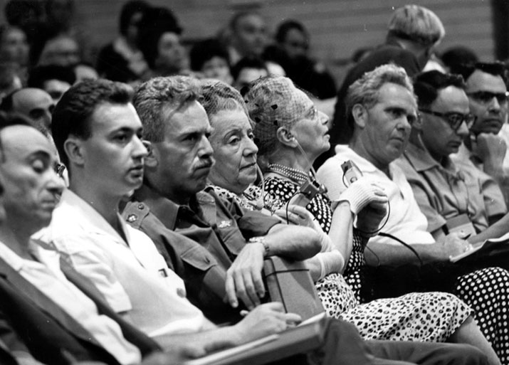 Audiencia en la sala del tribunal en el juicio de Eichmann