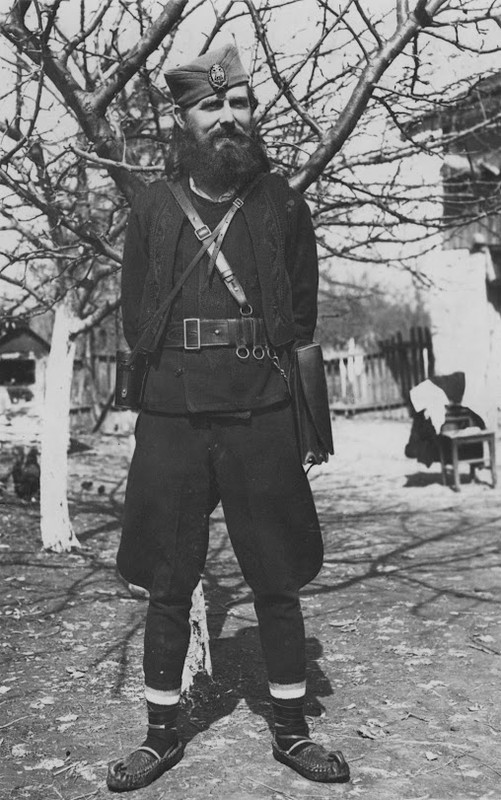 [Слика: 25-Potporucnik-Momcilo-Obradovic-1.jpg]