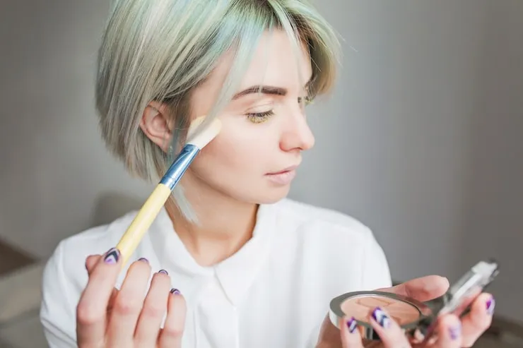 How to Do Fresh and Simple Makeup With No Tools at All