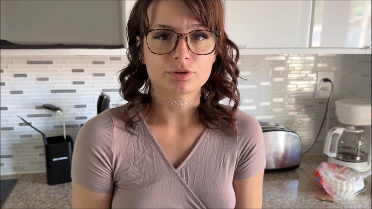 FamilyTherapyXXX 25 07 18 Evie Christian Happy At Home