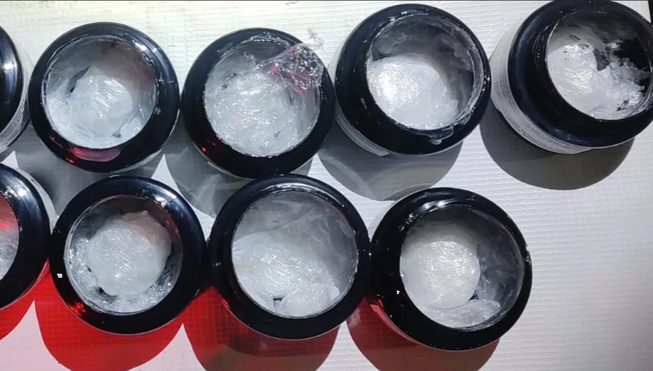 Narcos en Sinaloa ocultan metanfetamina en gel para el cabello y un juguete