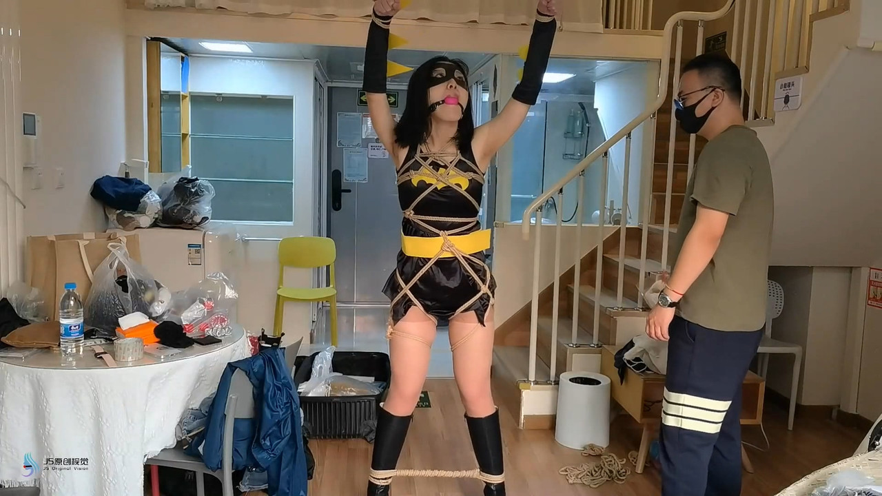 JS原创 欢娜 被虐的女蝙蝠侠.mkv_20241001_085727.800