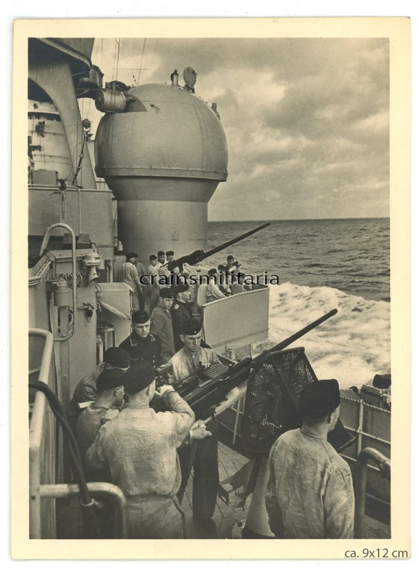 Orig Foto schwere Kreuzer Prinz Eugen Schiff ca 1940 3 7 cm Flak Geschütz