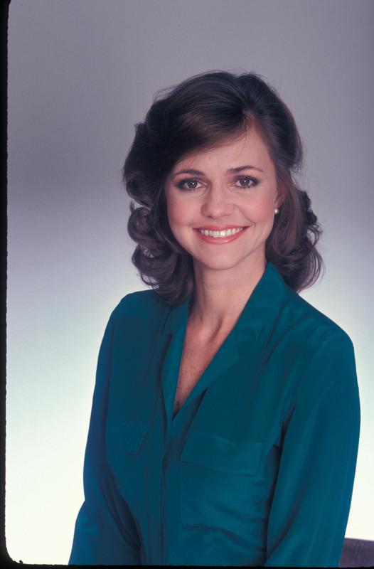 Sally_Field_b08