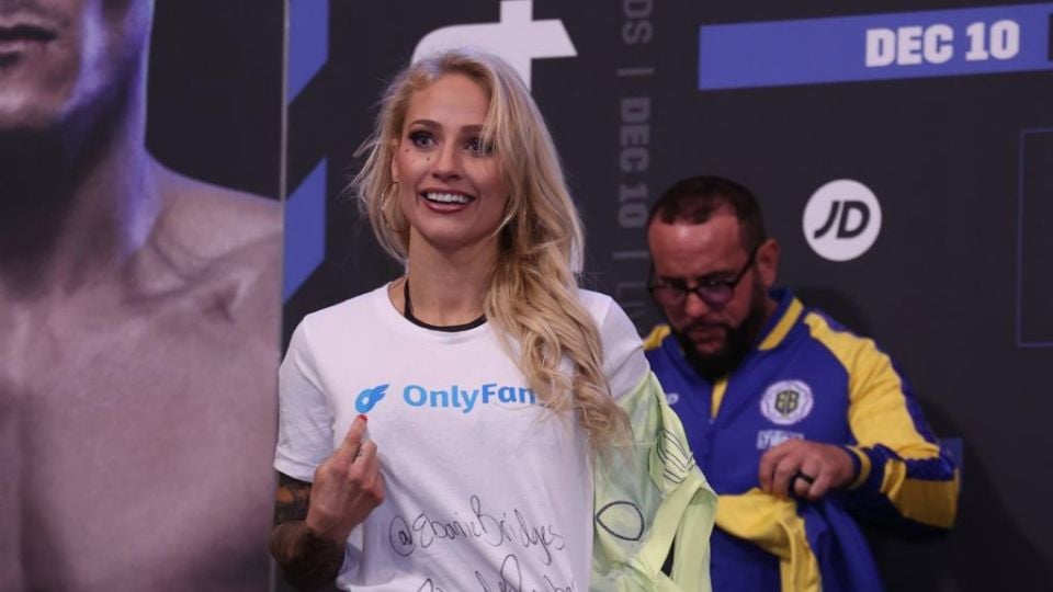 Boxeadora Ebanie Bridges promete a Leeds United acceso gratis a su OnlyFans si se salvan del descenso