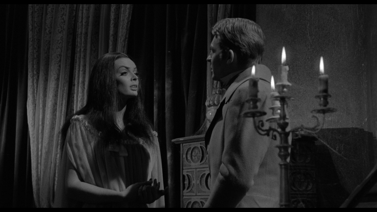 mpv-shot_Danza.Macabra.Castle.of.Blood.1964.2160p.UHD.BDREMUX.HDR.HEVC.-Нечипорук_00_27_46_0007