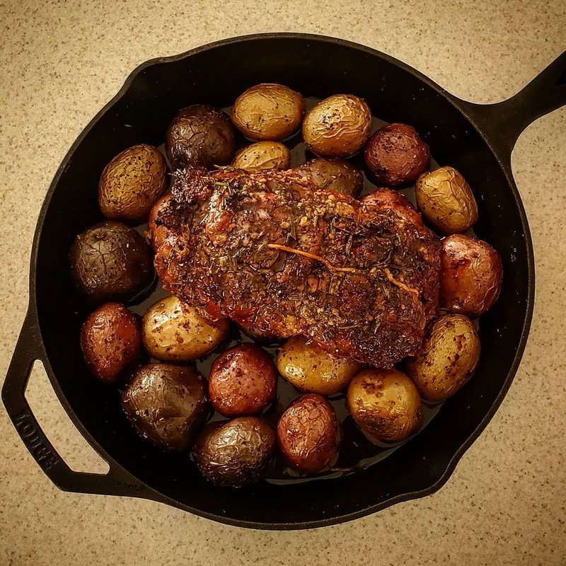 lodge cast iron pan