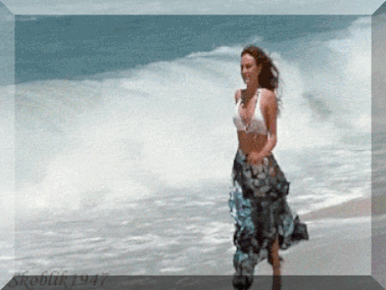 femme-dans-les-vagues