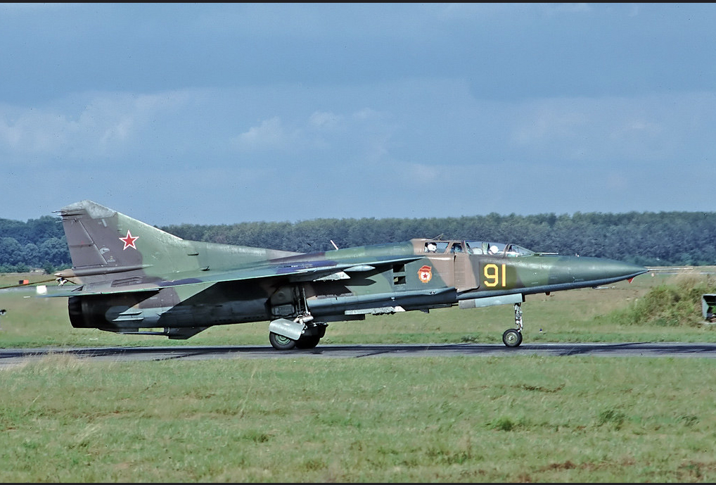 19 GvAPIB Mig-23UB 91 Yellow (7)