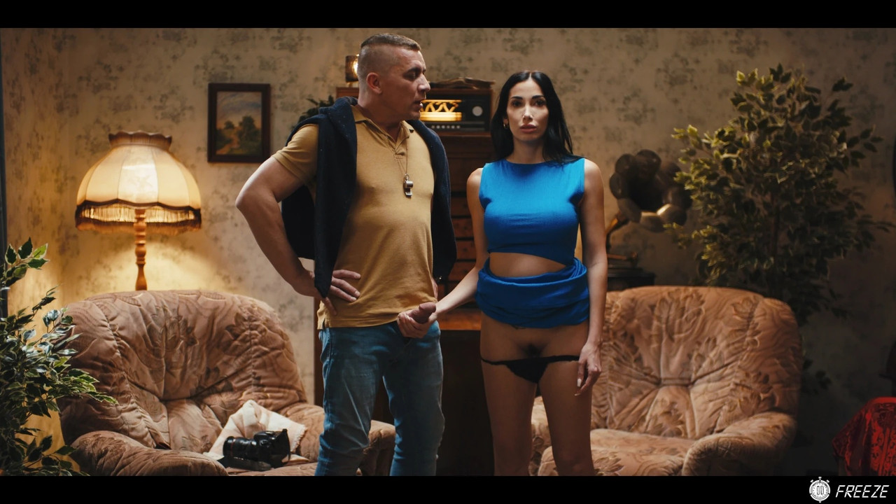 Freeze 25 06 27 Clea Gaultier Tour Guide