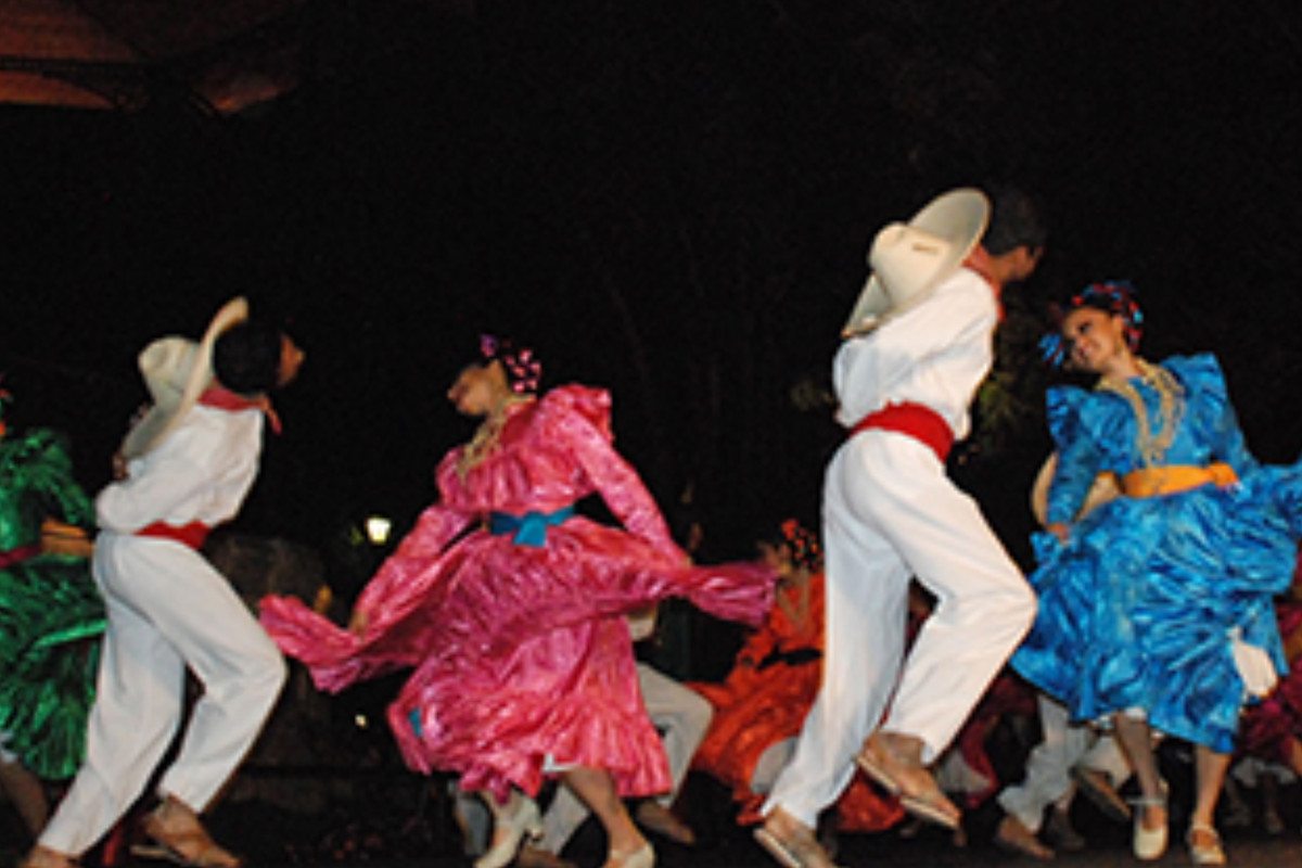 VIAJE folklor y turismo a San Luis potosi, presentaciones de compañías de danza en san luis potosí, Viaja a San Luis potosí