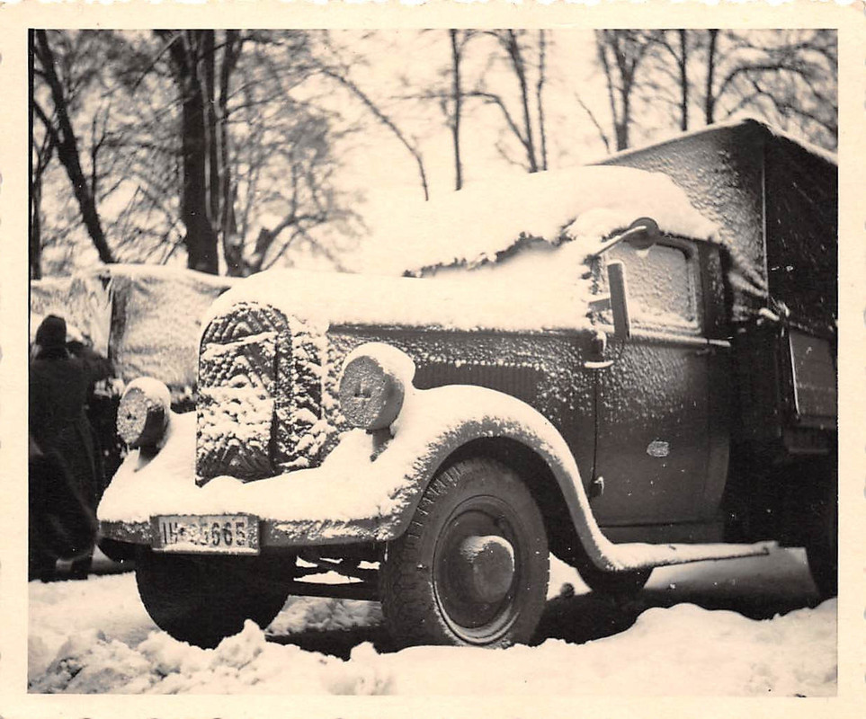 LKW Opel Blittz eingeschneit Regensburg Großfoto