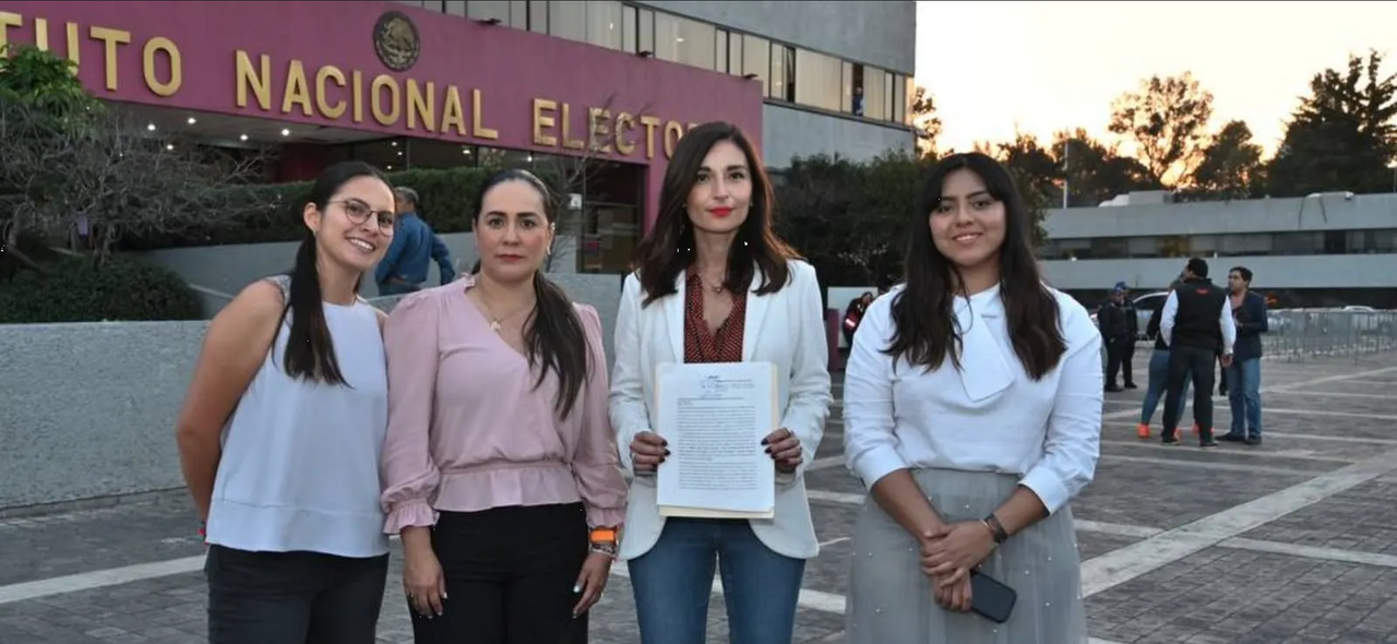 Denuncia senadora violencia política de género digital ante INE