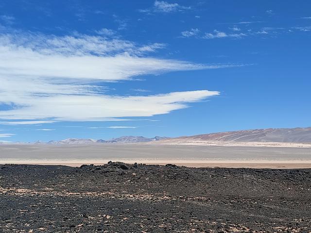 CAMPO DE PIEDRA POMEZ. LAGUNA, VOLCAN Y SALAR CARACHI PAMPA. - ARGENTINA INFINITA II/ TORRES DEL PAINE (8)