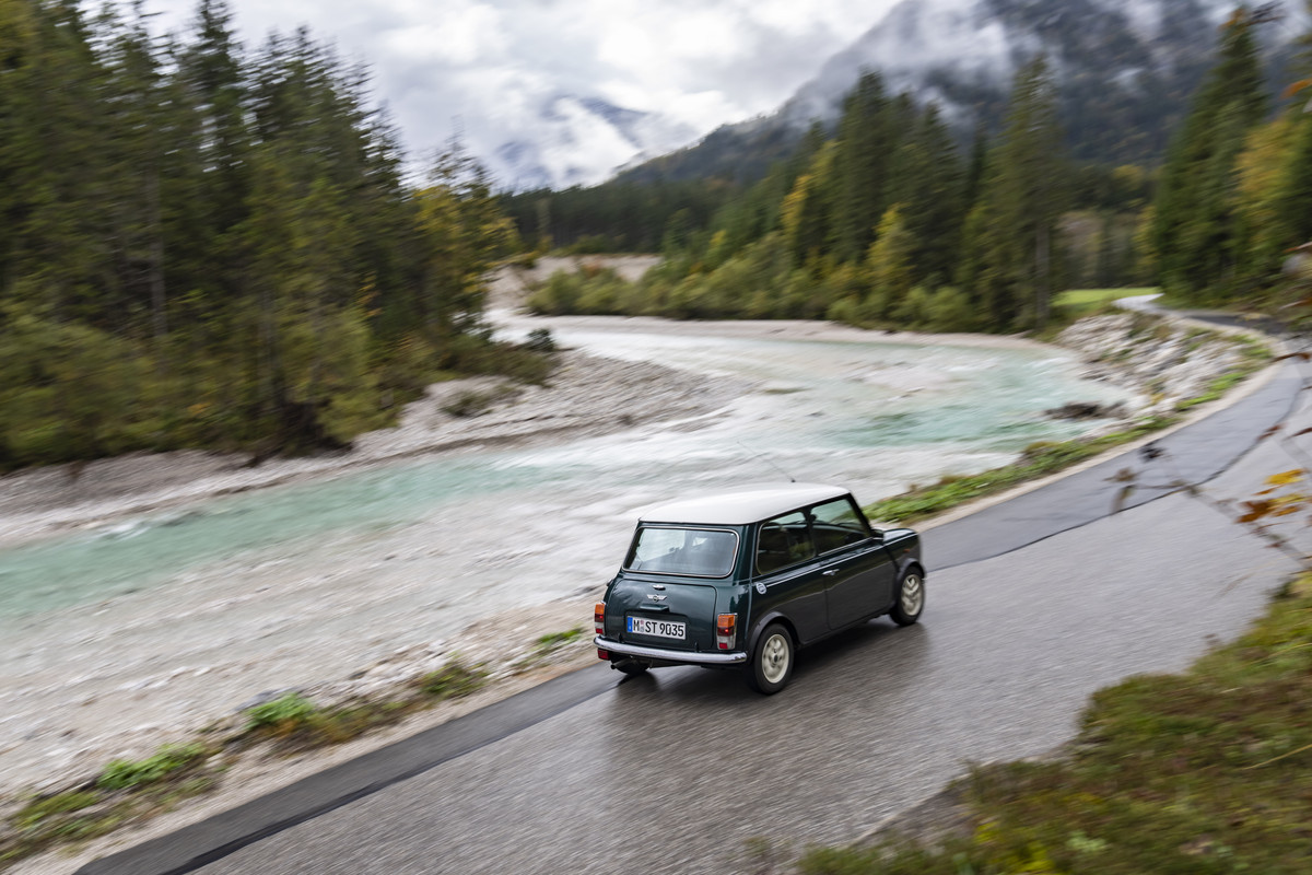 P90442246_highRes_mini-cooper-mk-vii-1