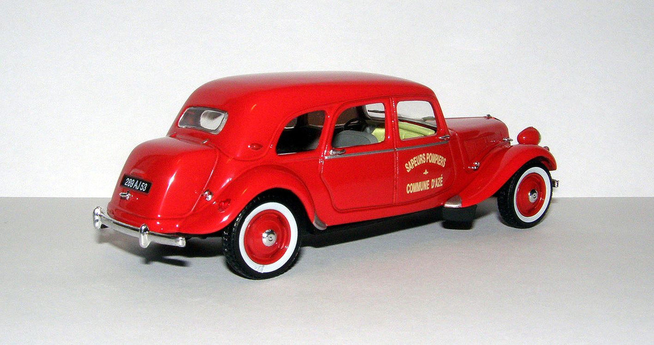 1952 Citroen 11 B Traction Avant Familiale (Universal Hobbies for Atlas) 2