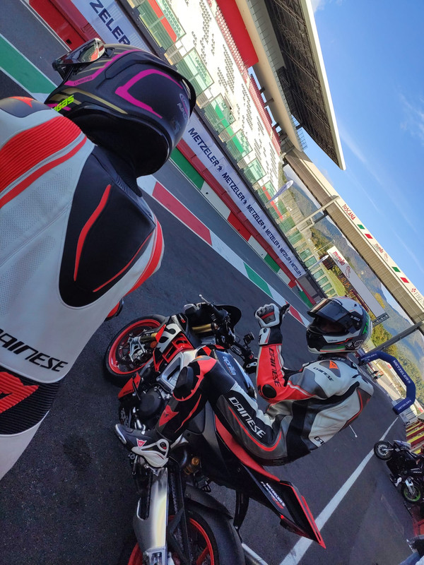 E68B6F6F-516B-4D22-8848-4C193FE2E672