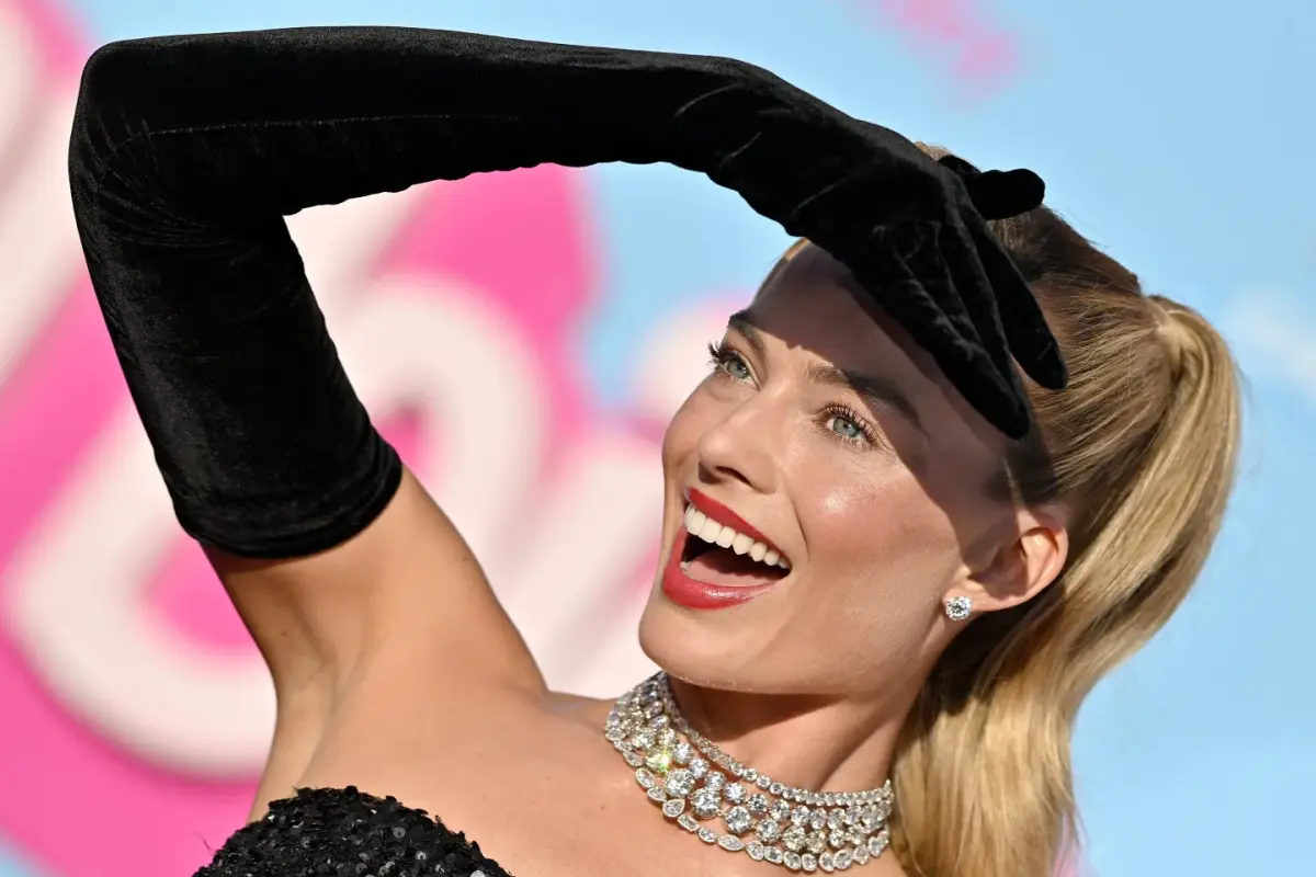 Margot Robbie Pregnant Photo