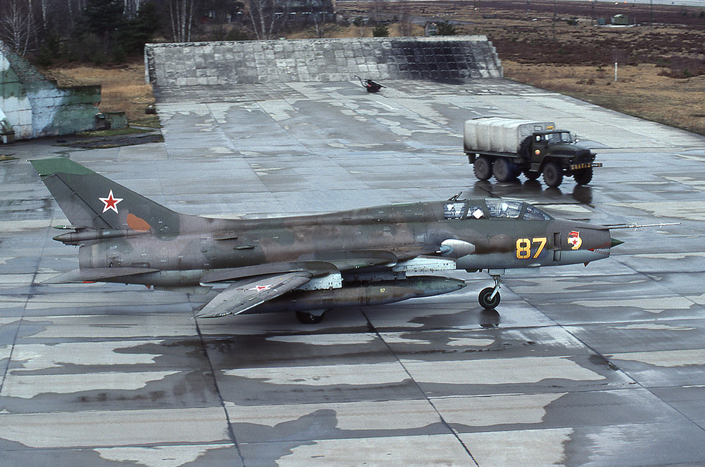 20 GvAPIB Su-17UM3 87 yellow_17532361920 [Gross-Dölln 4.94]_2