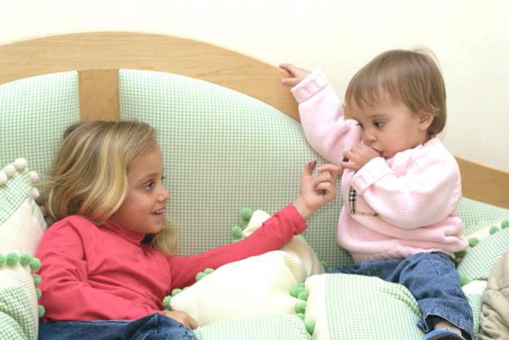 صورة-شخصية-لصاحبتي-السمو-الأميرة-إيمان-والأميرة-سلمى-بنتي-عبد-الله-الثاني