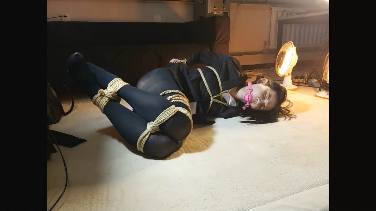 绳次元 悲催S和女王M.mp4_20211206_090444.697