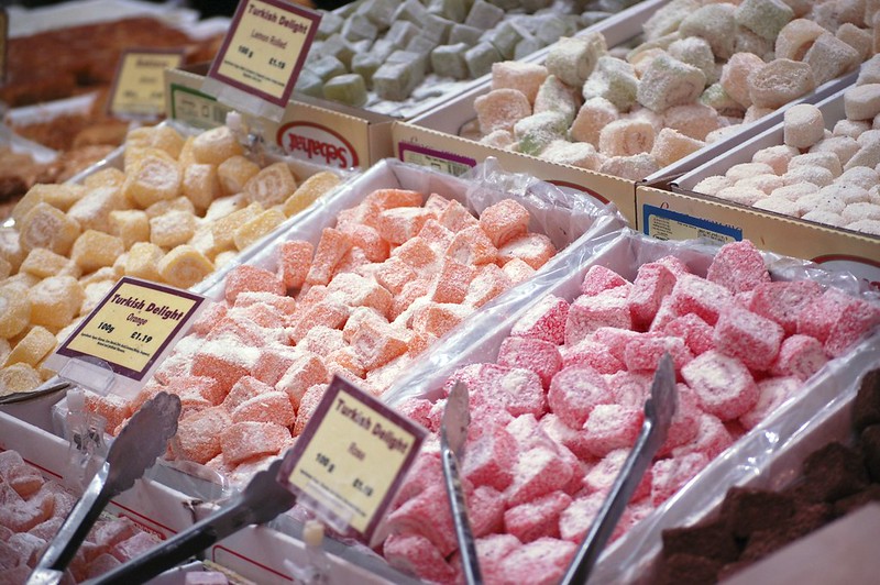 Turkish delight, oleh-oleh khas Turki yang bisa dibeli di tempat belanja saat liburan.
