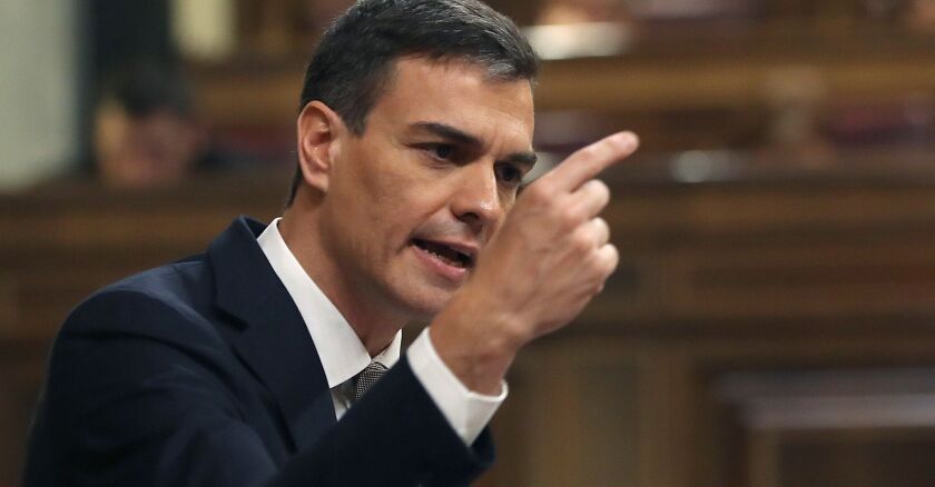 Martin d'Estillac, l'orateur du P.C.D // Pedro Sanchez, Premier Ministre du Royaume d'Espagne. Martin d'Estillac, l'orateur du P.C.D // Pedro Sanchez, Premier Ministre du Royaume d'Espagne.