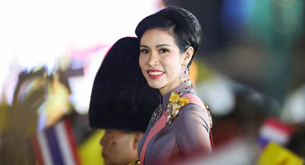 Hoàng quý phi Thái Lan bị phát tán 1.400 ảnh khiêu dâm B