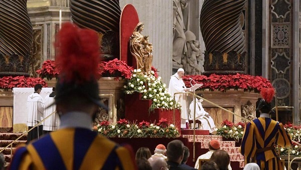 Papa Francesco: impariamo dai magi in cammino verso Betlemme il desiderio di Dio dans Commenti al Vangelo Epifania-del-Signore