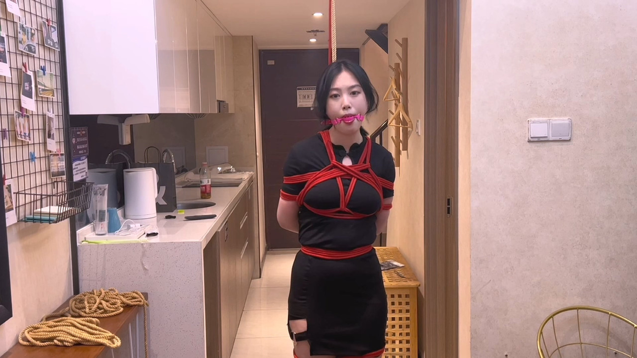 婉儿第一次体验紧缚.mp4_20230525_130949.670