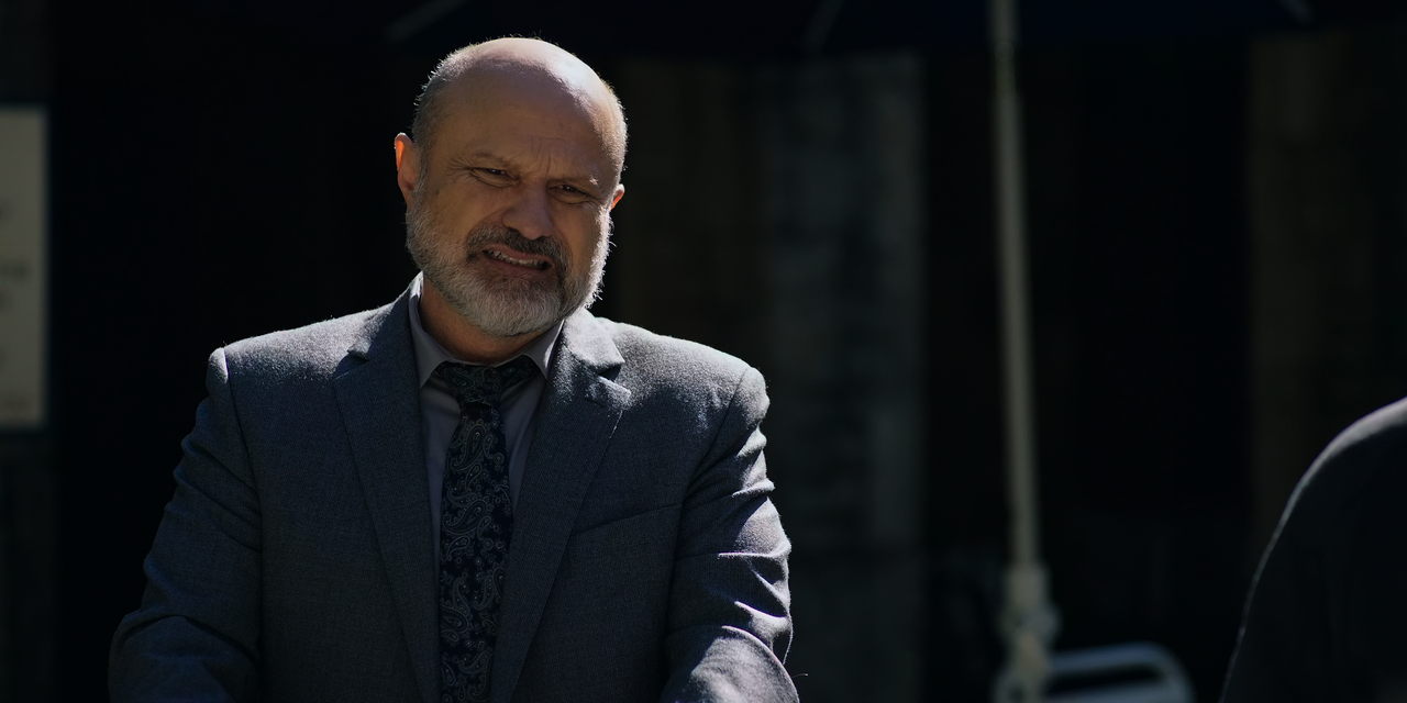 English.Teacher.S01E07.Convention.2160p.10bit.HDR.DSNP.WEB-DL.DDP5.1.HEVC-Vyndros.mkv_snapshot_21.09